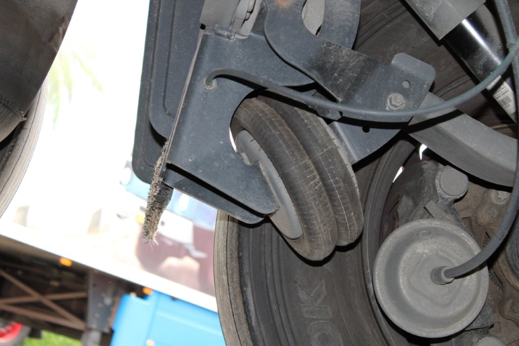 Schmitz Cargobull SCB*S3T VARIOS, ZVEDACÍ NÁPRAVA