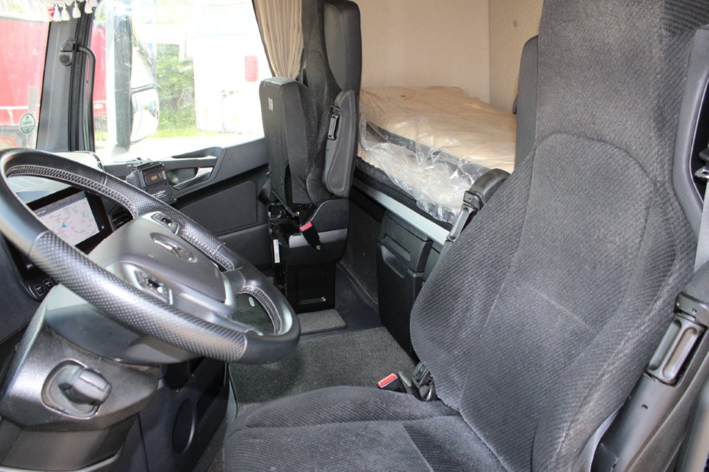 Mercedes-Benz Actros 2542 NAVIGACE + PANAV TVK 18 M (8,20m x 2,4